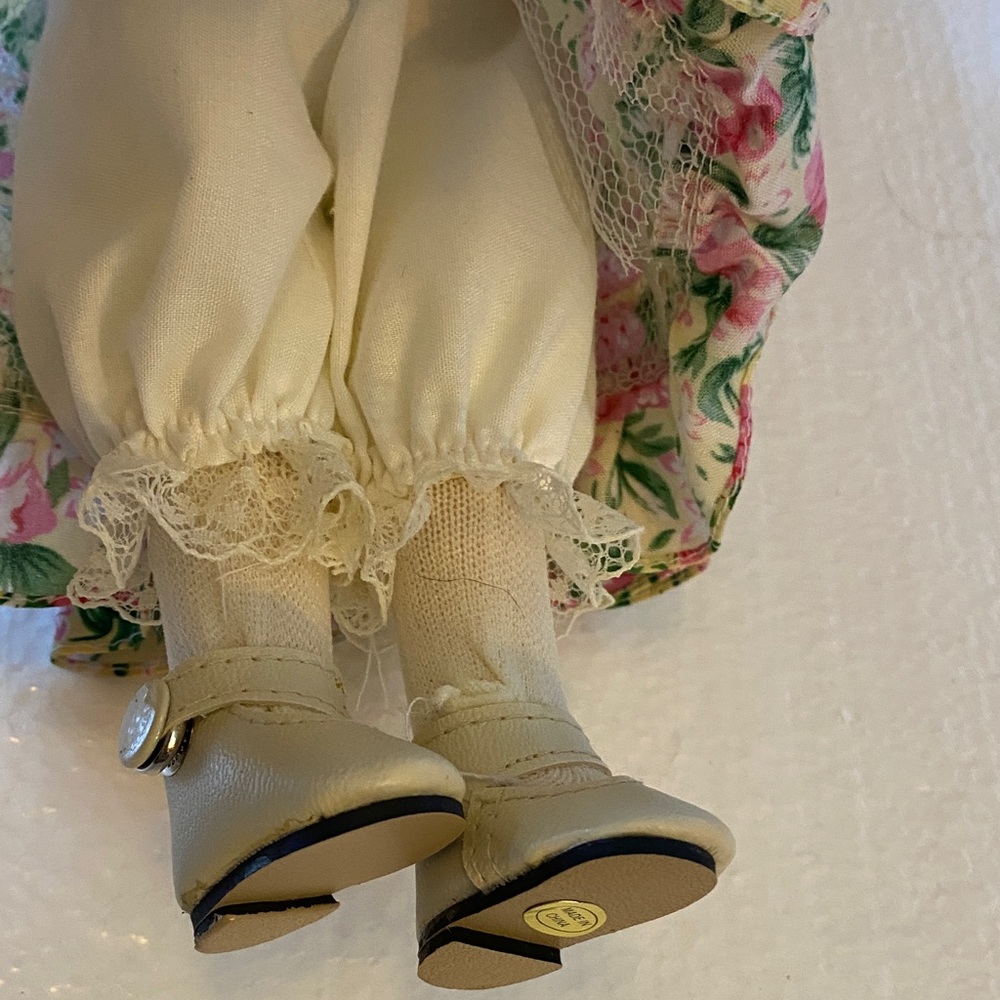 Floral Dress Porcelain Doll in Box - Picture 10 of 10